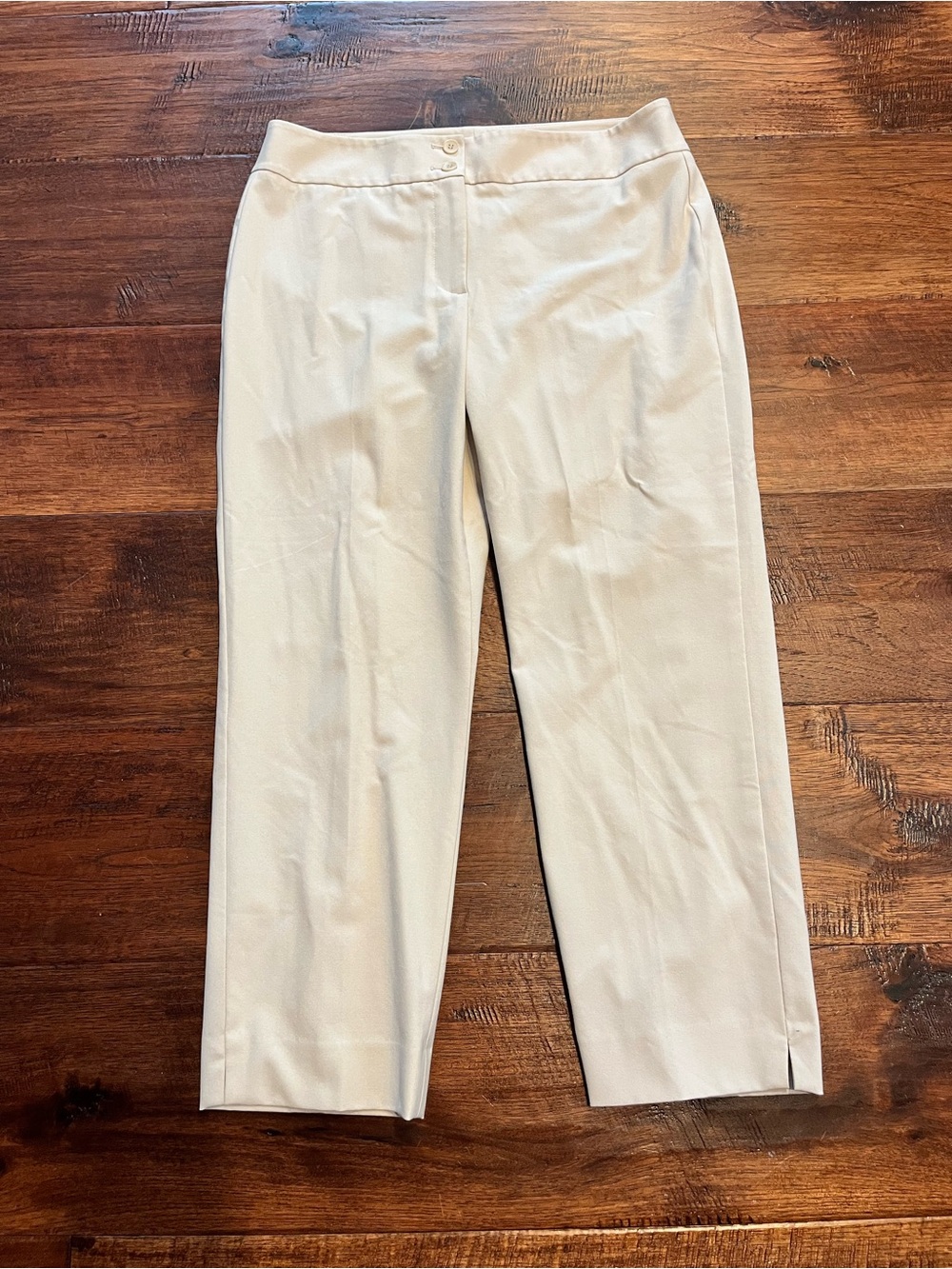 TALBOTS. HERITAGE. LIGHT KAKHI STRAIGHT LEG CASUAL PANTS. SIZE 8